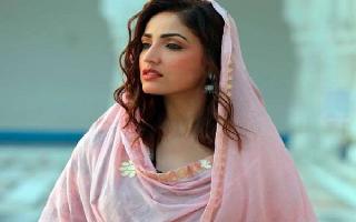 Yami Gautam has 'zero stress in red dress' as she sets internet ablaze with alluring pictures | See here